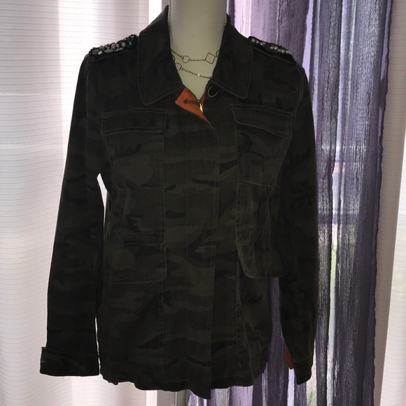 “Forever 21” Lightweight camouflage zip up jacket - Picture 2 of 8